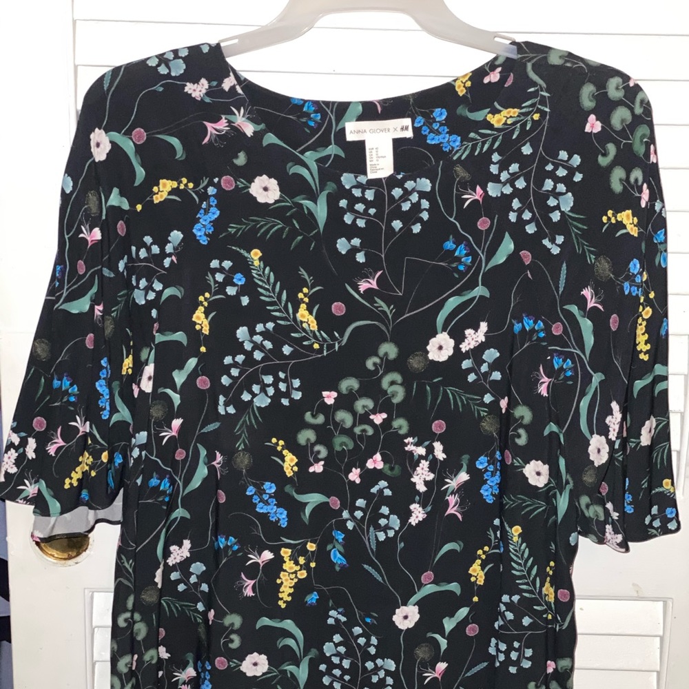 H&M Blue Floral bat sleeve round collar top